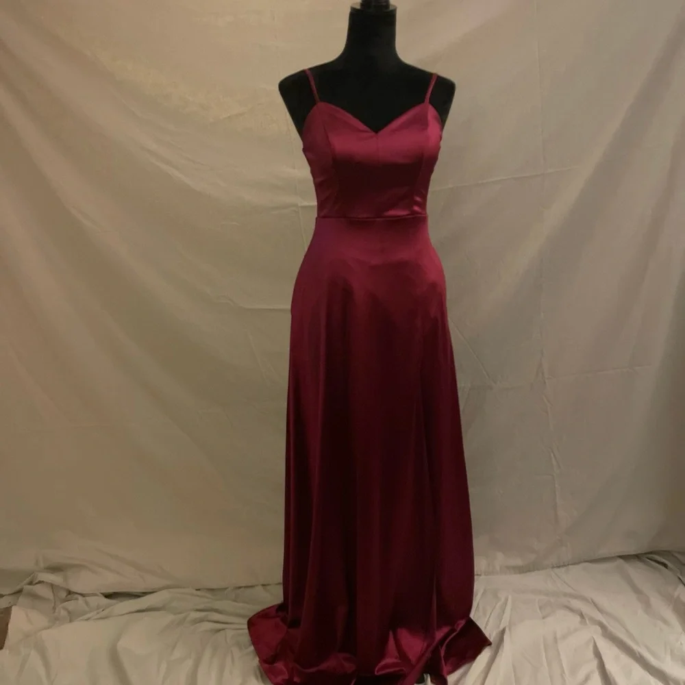 Size 5 juniors red semi-formal gown - Picture 4 of 4